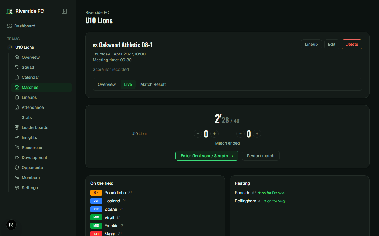 Live match panel showing the running clock, on-field players, and resting players queued to come on
